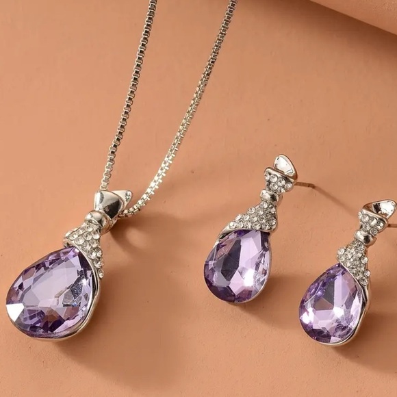 Purple Amethyst and Silver Water Drop Necklace And Earrings Jewelry Set - Picture 6 of 12